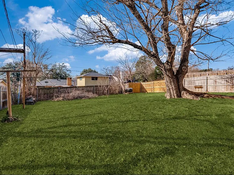 Brook Valley Ln — Photo 6