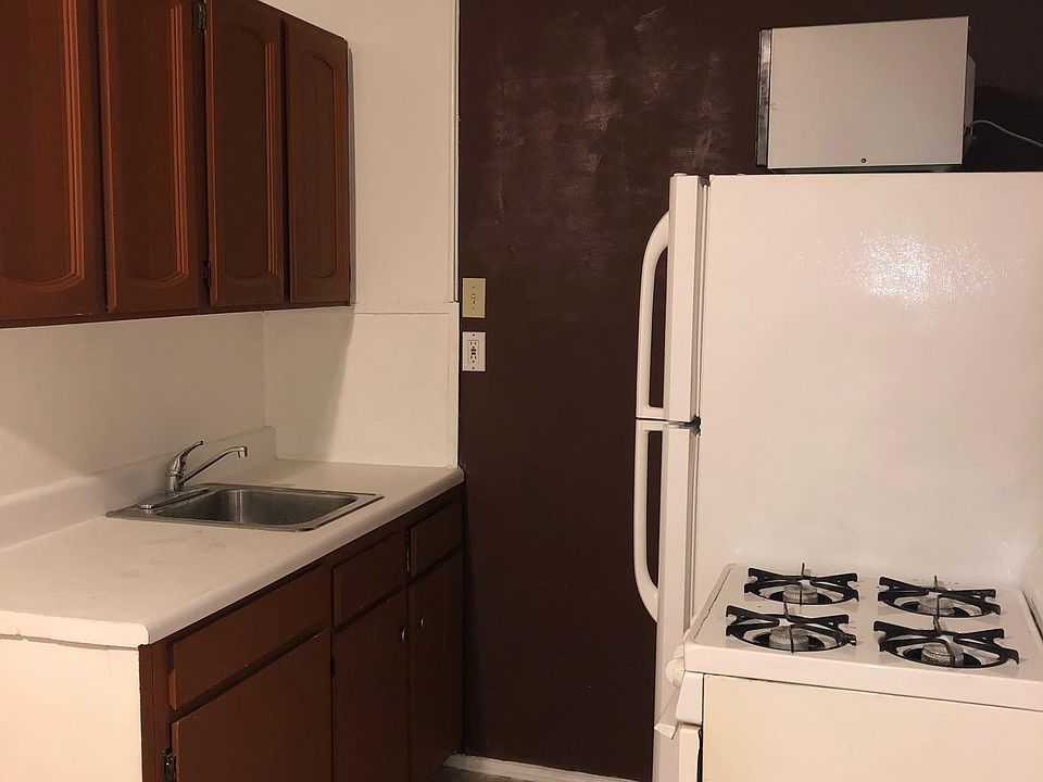 2nd image of 860 N Vista St