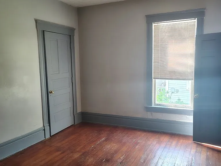 801 Warren St — Photo 4