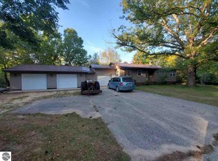 11635 Gates Rd, Riverdale, MI 48877