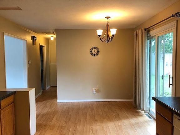 5th image of 2214 W Arrowhead Ln