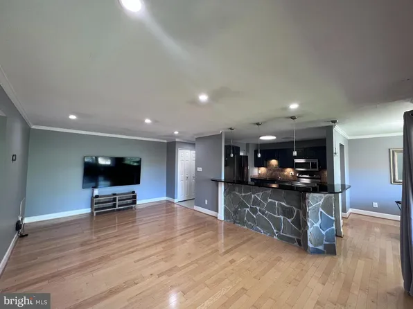 5821 Edson Ln APT 303, Rockville, MD 20852