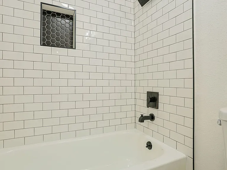 1816 N Gramercy Pl — Photo 12