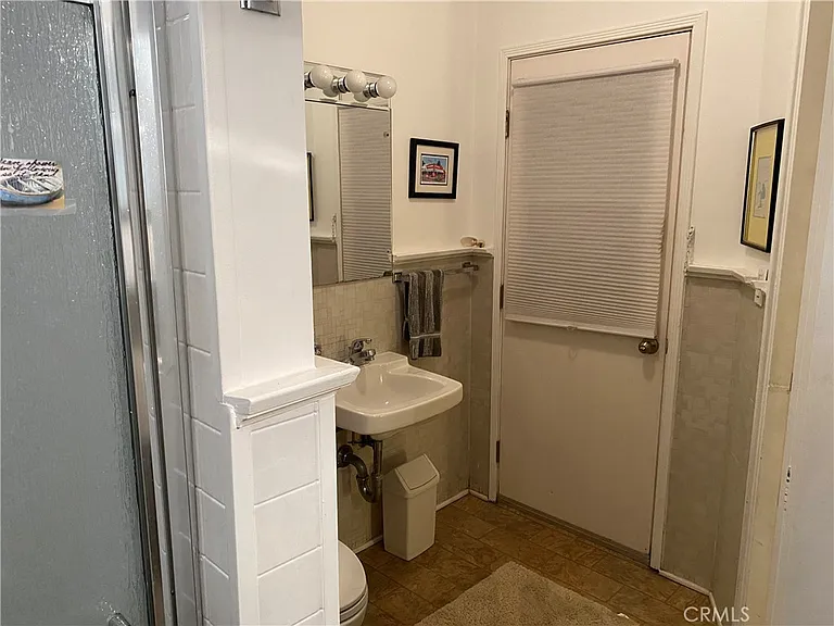 526 Park Ave #D — Photo 16