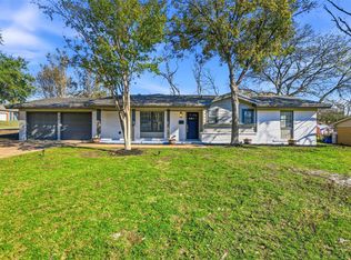 3801 Palomino Dr, Benbrook, TX 76116