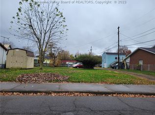 718 Sycamore St, Ravenswood, WV 26164