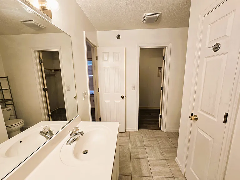 6972 N Olive St — Photo 13