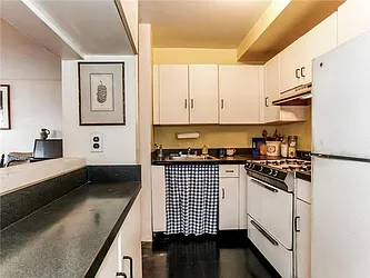 Sold by Avenue Sotheby's International Realty