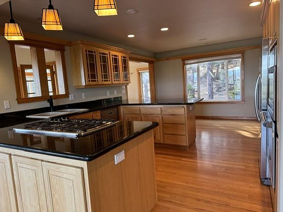 5th image of 1016 NW Foxwood