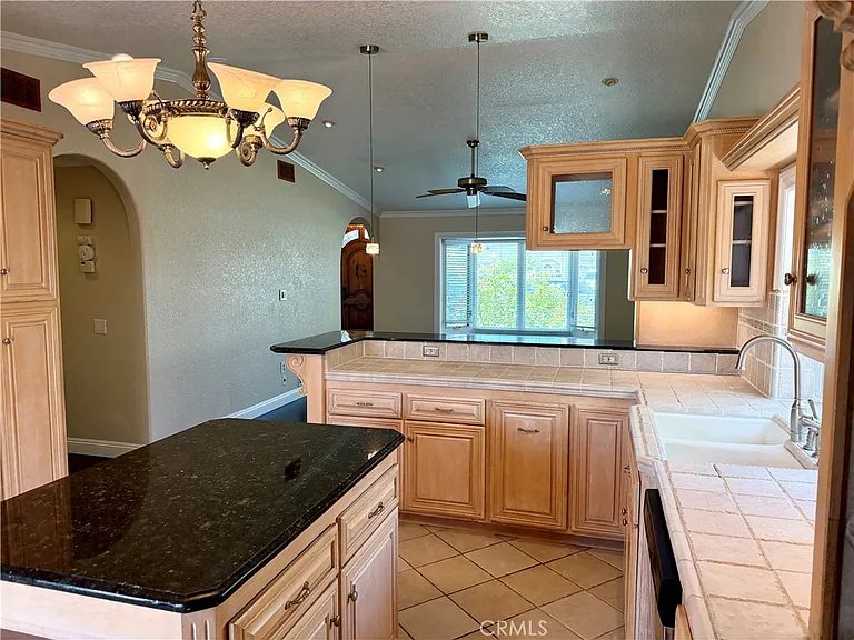 9272 Sunridge Dr — Photo 3