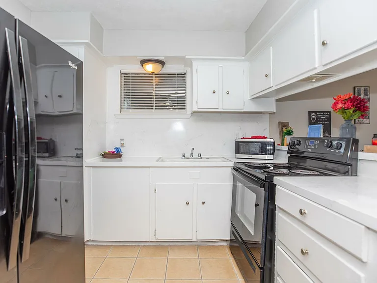222 Fairmont Pkwy — Photo 11