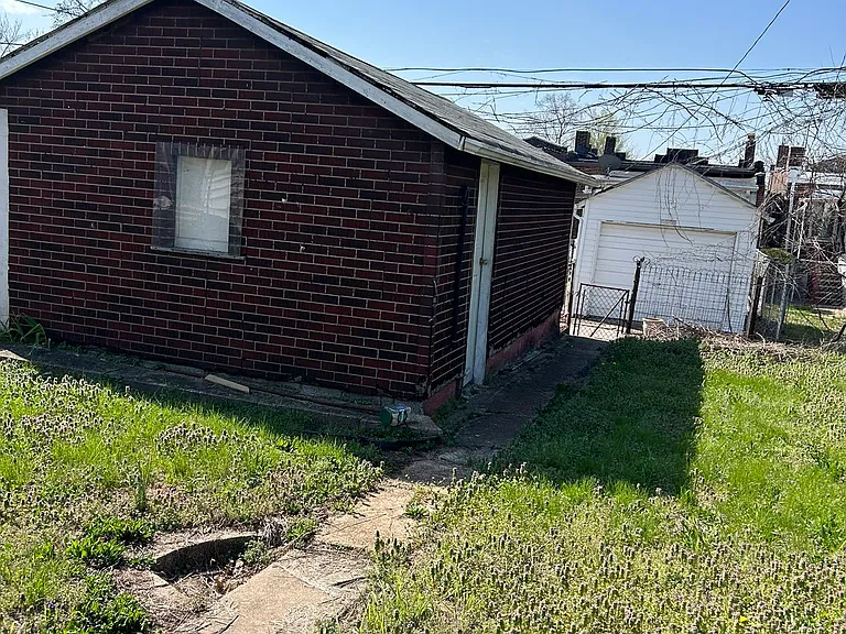 4890 Margaretta Ave — Photo 46