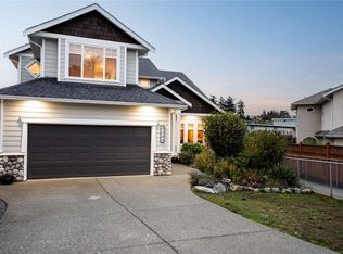 4249 Oakview Pl, Saanich, BC V8N6M7