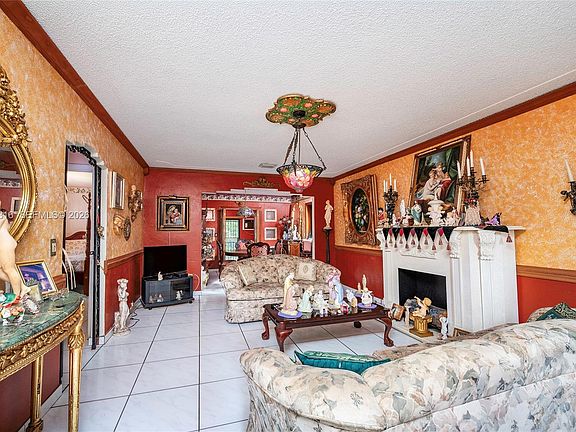 5th image of 1780 SW 23rd St