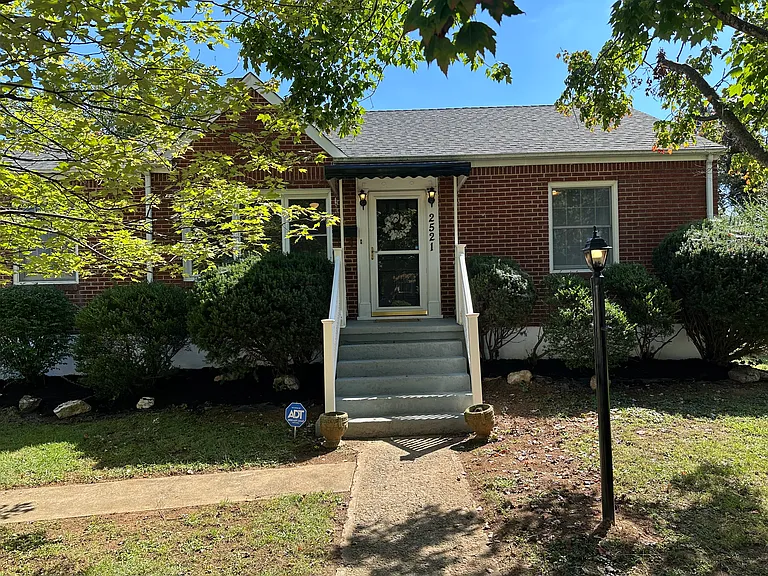 2521 Chatham St NW — Photo 37