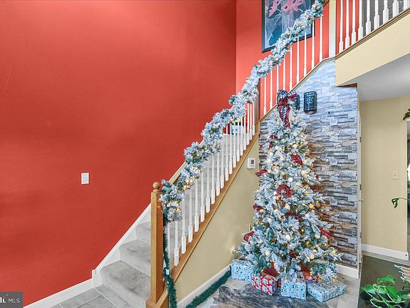 3rd image of 1005 Parkway Dr