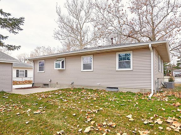 5th image of 409 SW Ash Dr