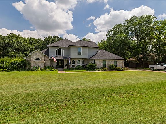 2nd image of 1530 Nightingale Cir