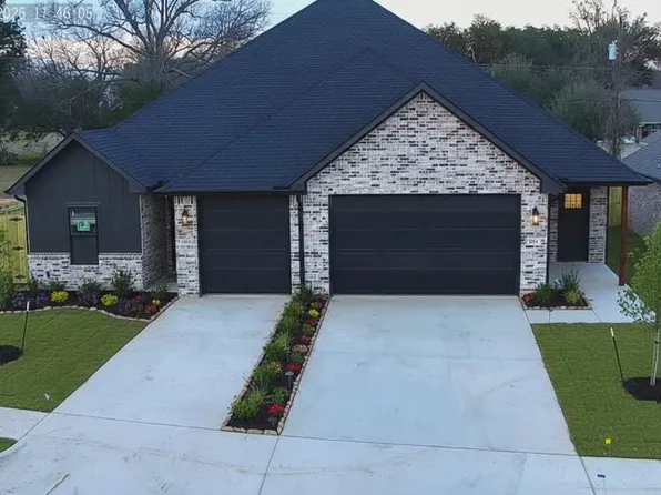 203 Central Park Ct #B, Athens, TX 75751