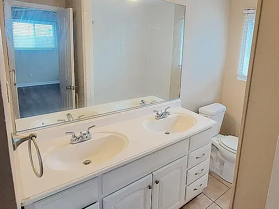 445 Bernice Pl — Photo 6