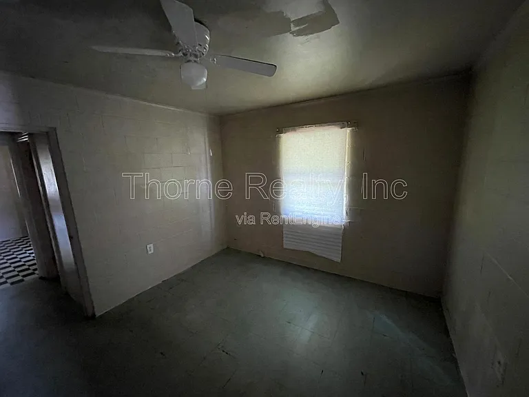 415 Rocky St — Photo 4