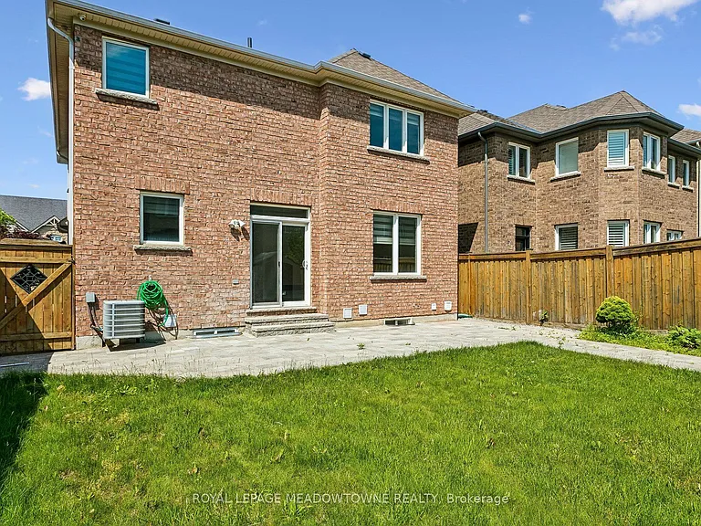 15 Learmont Ave #UPPER — Photo 47
