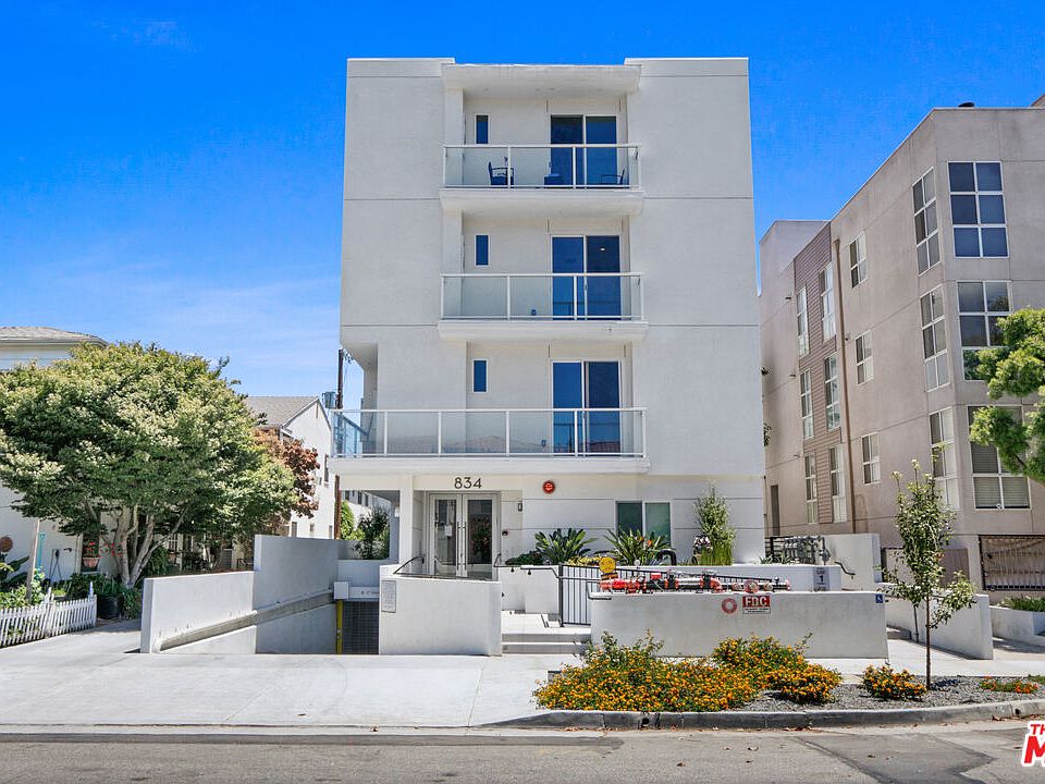 1st image of 834 S Shenandoah St #104