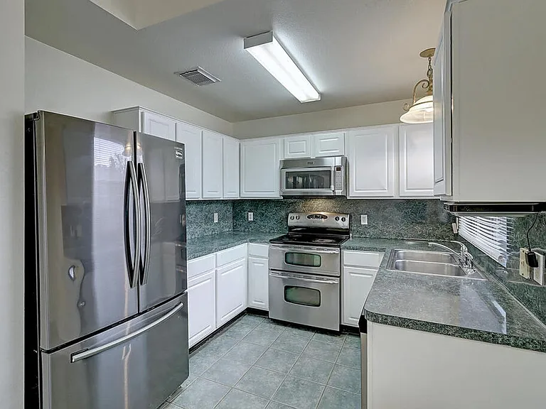7933 Elk Dr — Photo 3