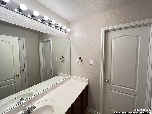 1303 Bluff Frst — Photo 29
