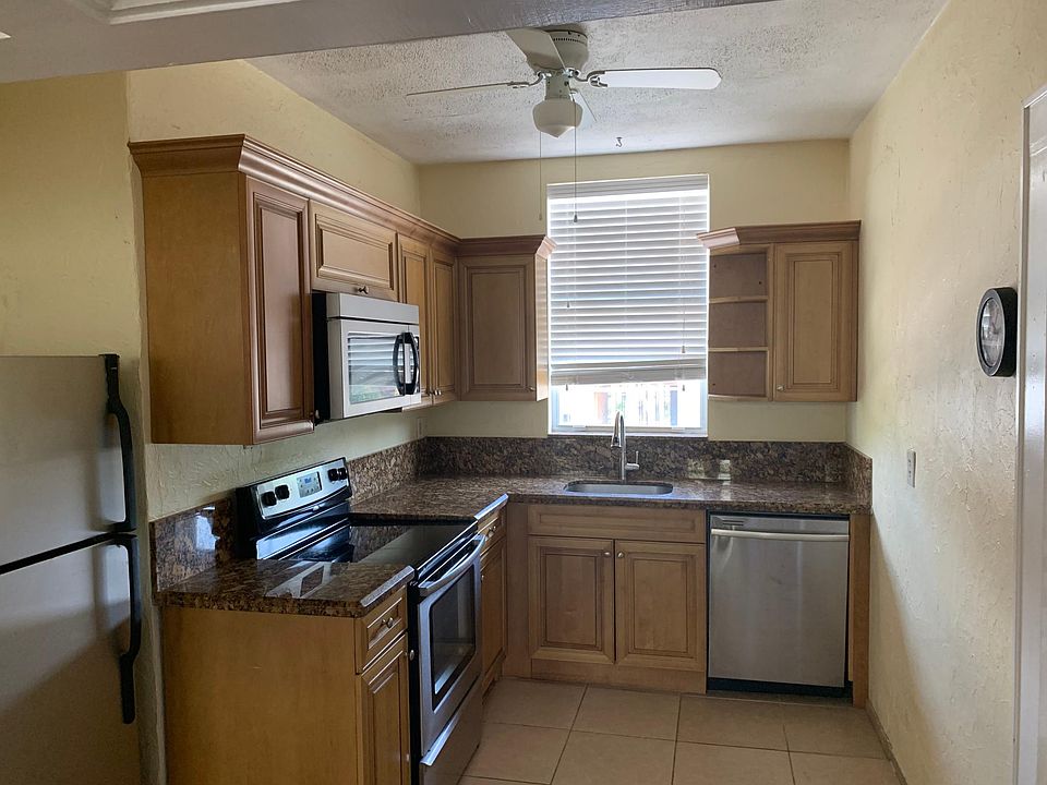 1st image of 142 NE 7th Ave APT 9