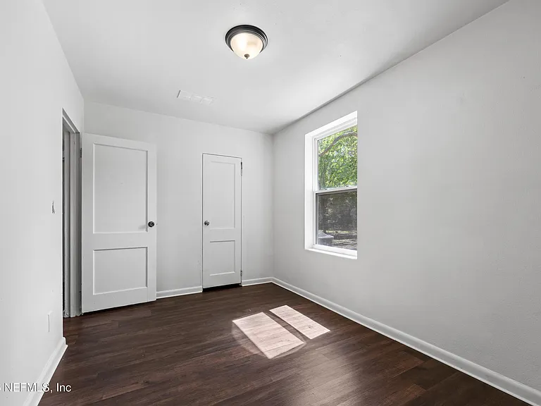 3250 Soutel Dr — Photo 15