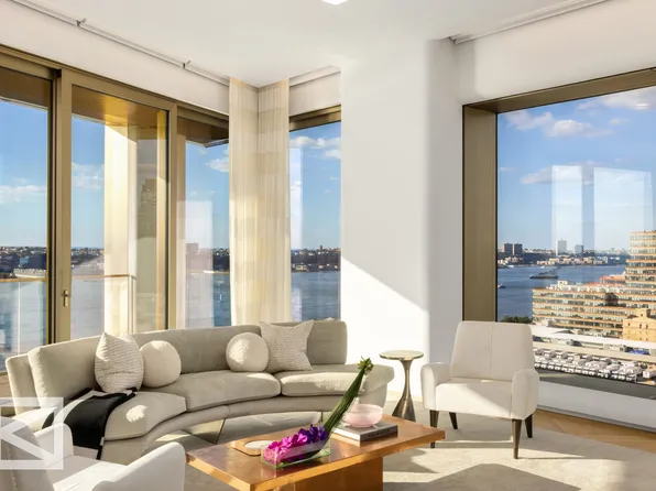 551 West 21st Street image 3 of 31