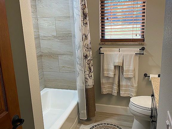 Guest wing tub/shower