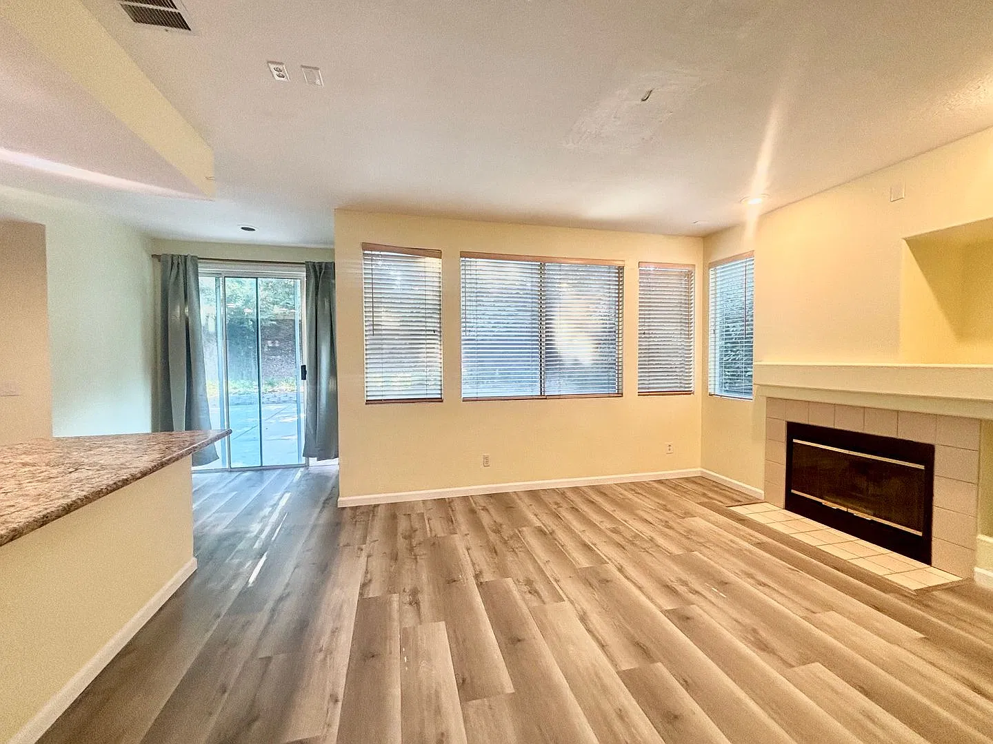 Beautiful Three Bedroom Home in Natoma Station — Photo 3