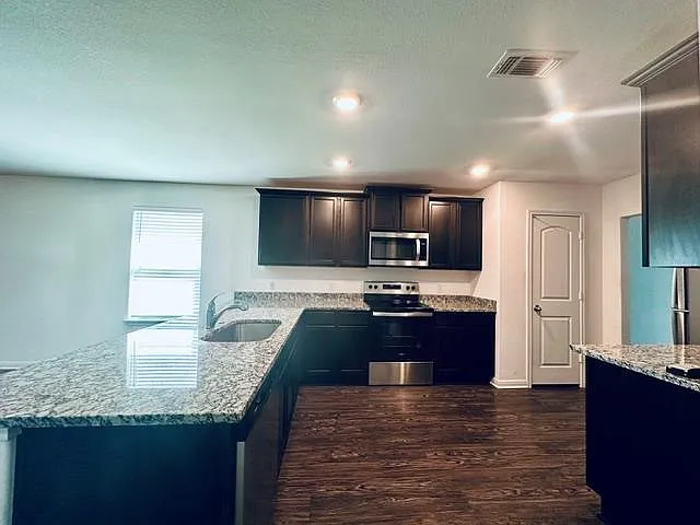 133 Dupont Pass — Photo 3