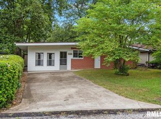 16106 Dogwood Ln, Girard, IL 62640
