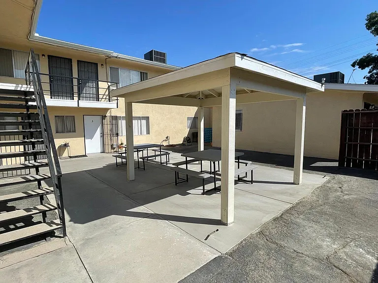 224 E St — Photo 28