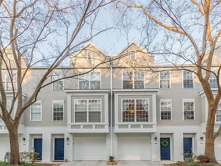 1146 Village Ct SE — Photo 2