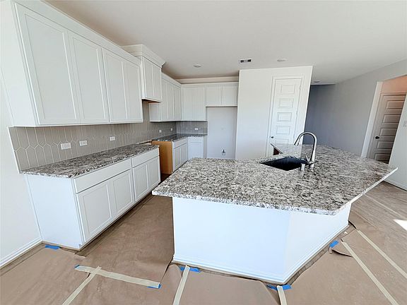 5th image of 6302 Promenade Dr