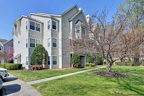 109 Stratford Rd #K Photo 1