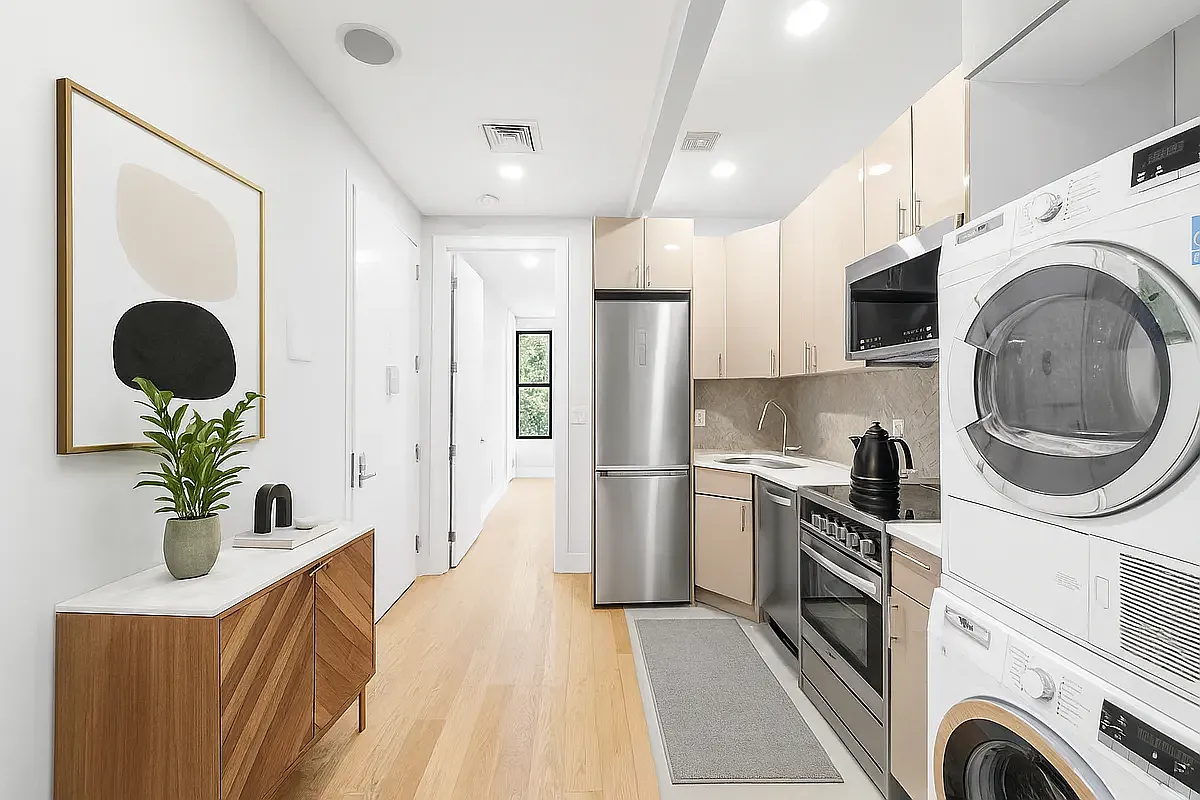 220 Franklin Street — Photo 2