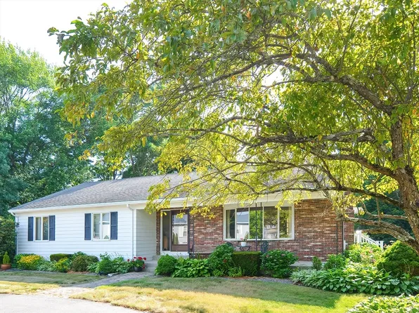 77 Woodcrest Dr, Attleboro, MA 02703