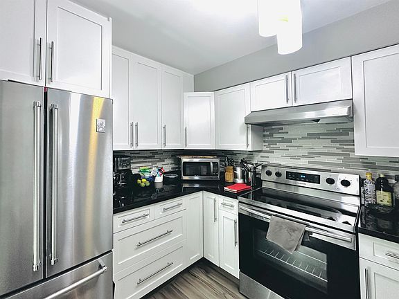 3rd image of 650 Moberly Rd #203