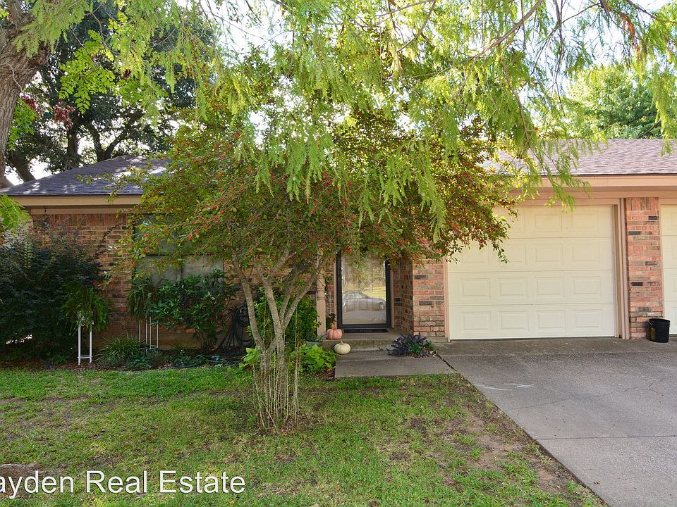 1st image of 220 Rosebud Dr