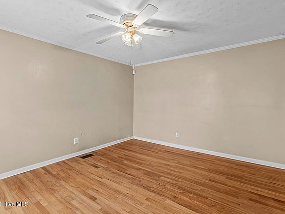4th image of 111 Yorkshire Drive