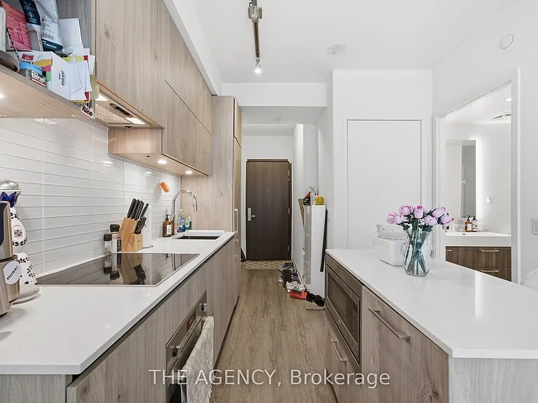 1 Yorkville Ave #804 — Photo 9