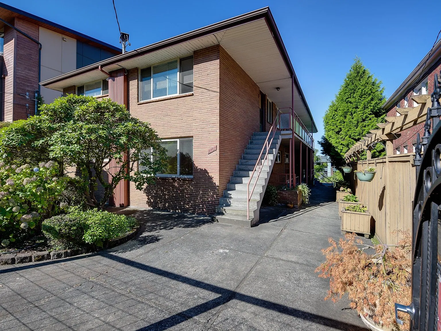 June Court Apartments — Photo 1