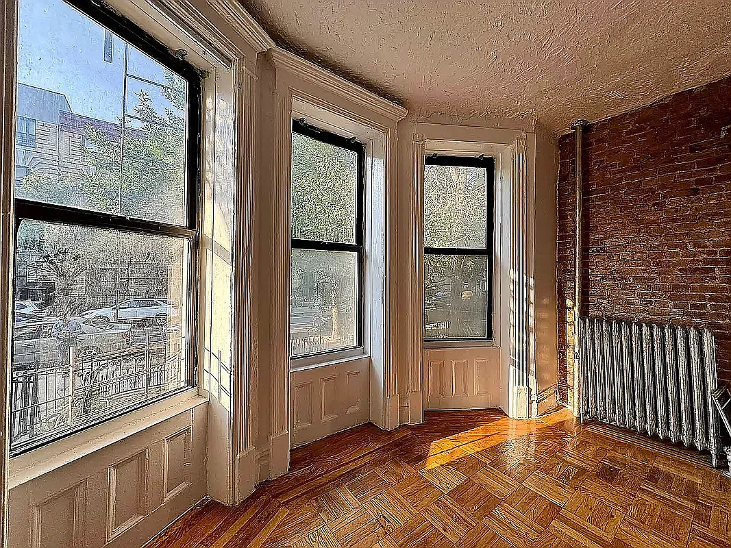 1046 Bergen St — Photo 1