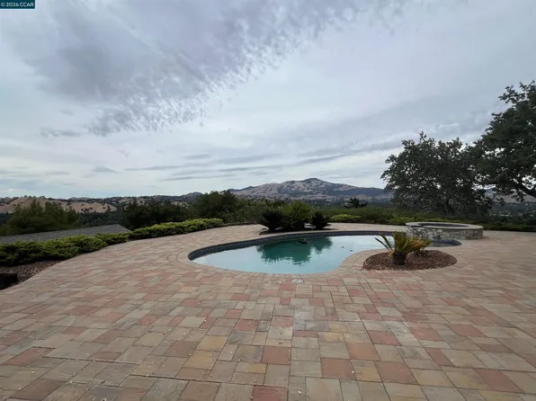 300 Oak View Ter, Danville, CA 94526