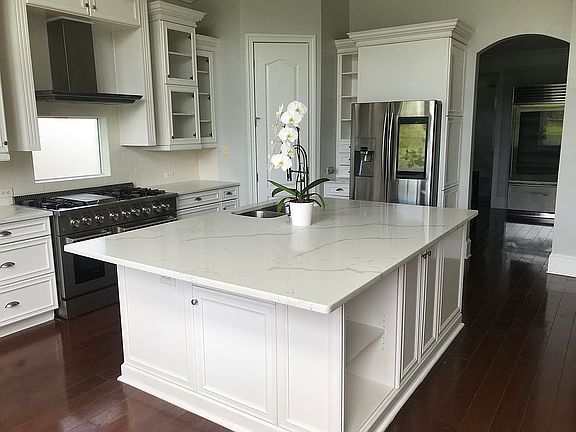 4th image of 824 Baytree Ln